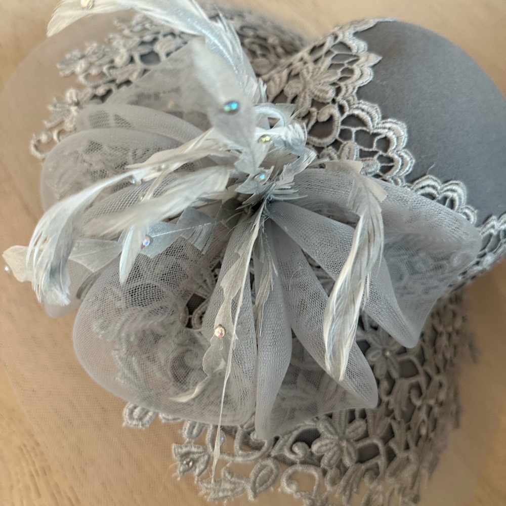 Elegant Gray Lace Fascinator